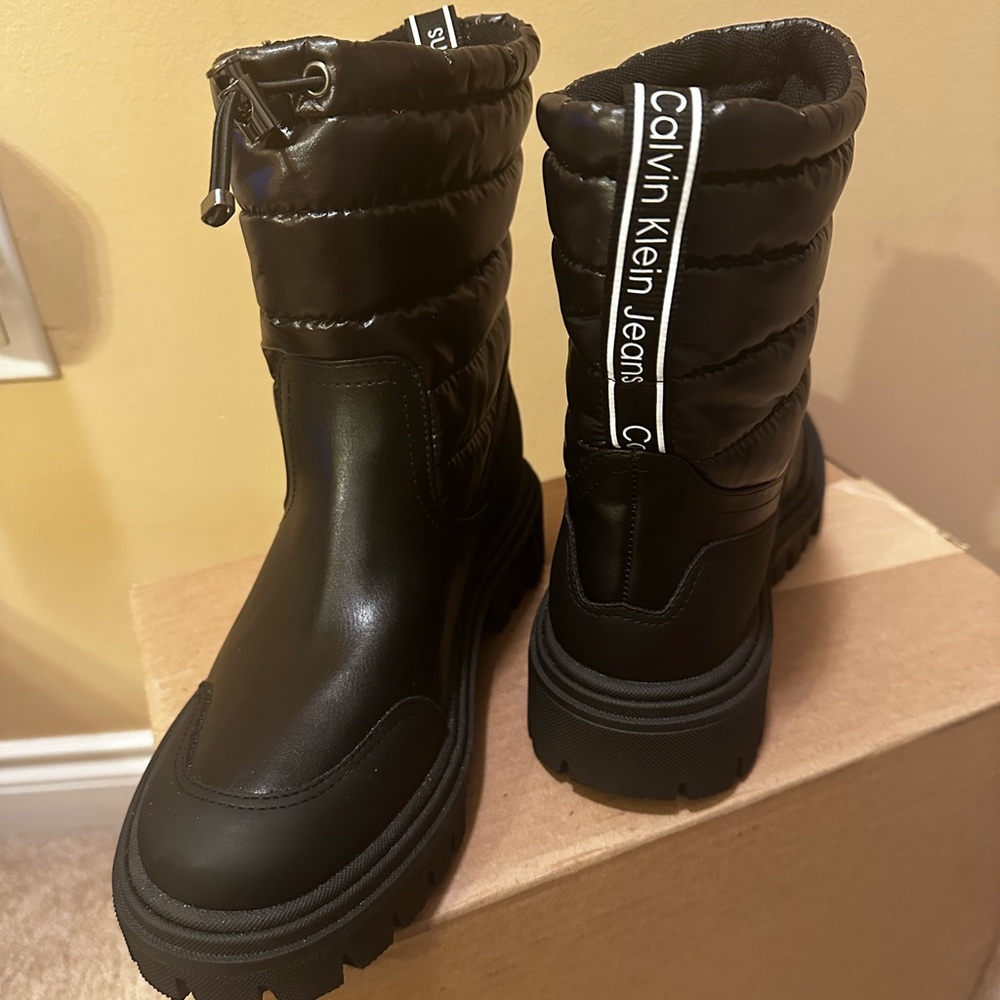 Calvin Klein combat, quilted upper fully lined7.5 NWOT Boot